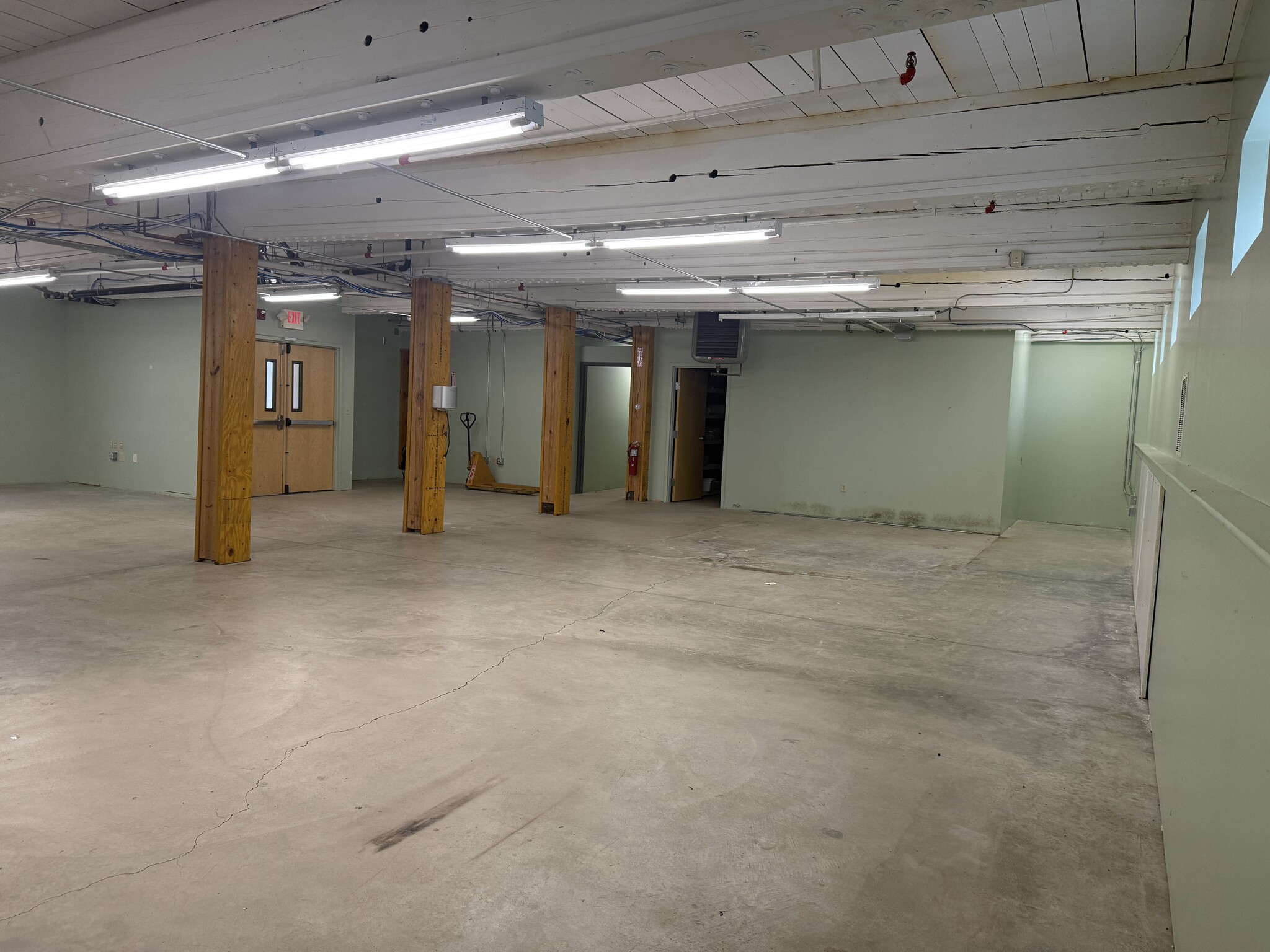 2 Shaker Rd, Shirley, MA for lease Interior Photo- Image 1 of 7