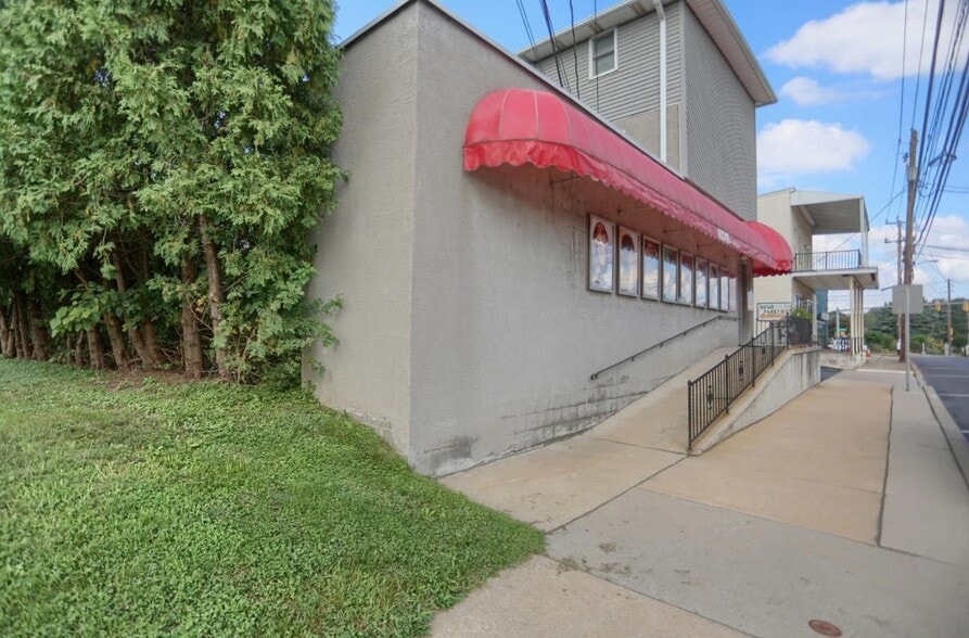 3921 Penn Ave, Sinking Spring, PA à louer - Photo du bâtiment - Image 3 de 6