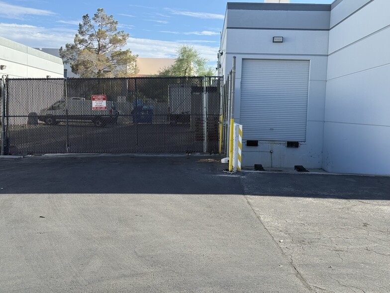 6270 Banning Creek Dr, Las Vegas, NV for sale - Building Photo - Image 3 of 28
