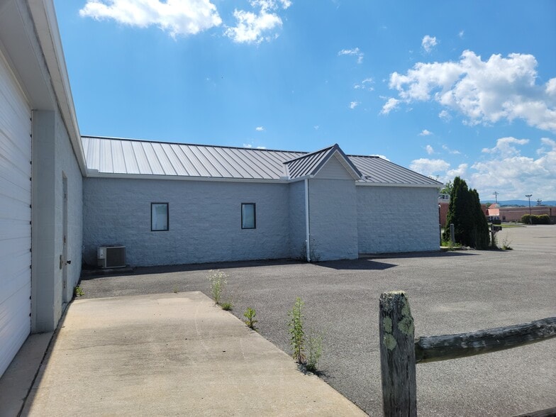 694 Beverly Pike, Elkins, WV for lease - Building Photo - Image 3 of 19