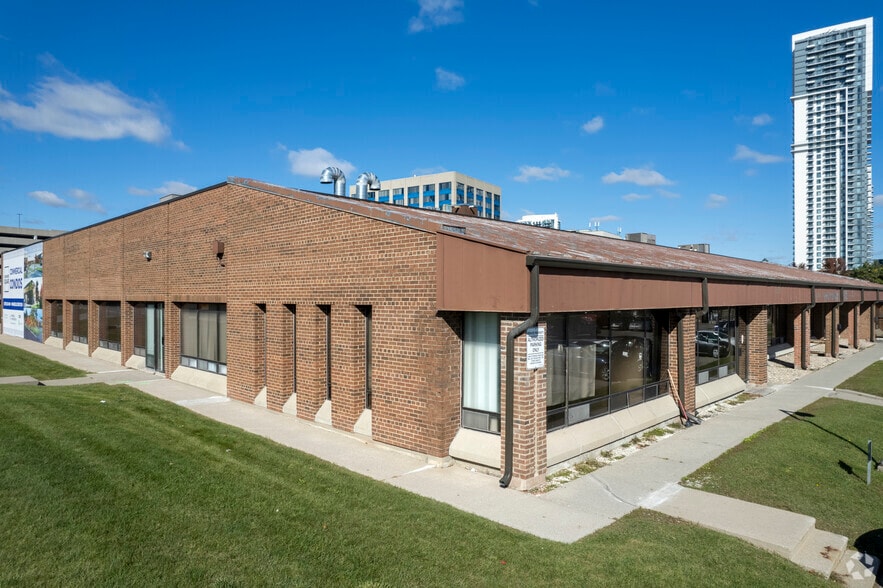 288 Consumers Rd, Toronto, ON for sale - Primary Photo - Image 1 of 6