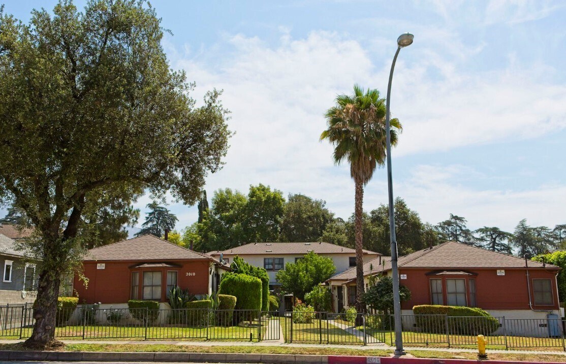 2010 N Los Robles Ave, Pasadena, CA à vendre Photo principale- Image 1 de 24