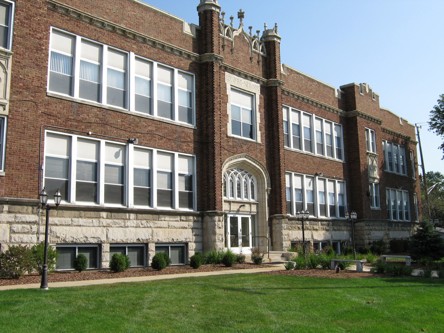 1358 4th Ave, Rockford, IL à vendre Photo principale- Image 1 de 24