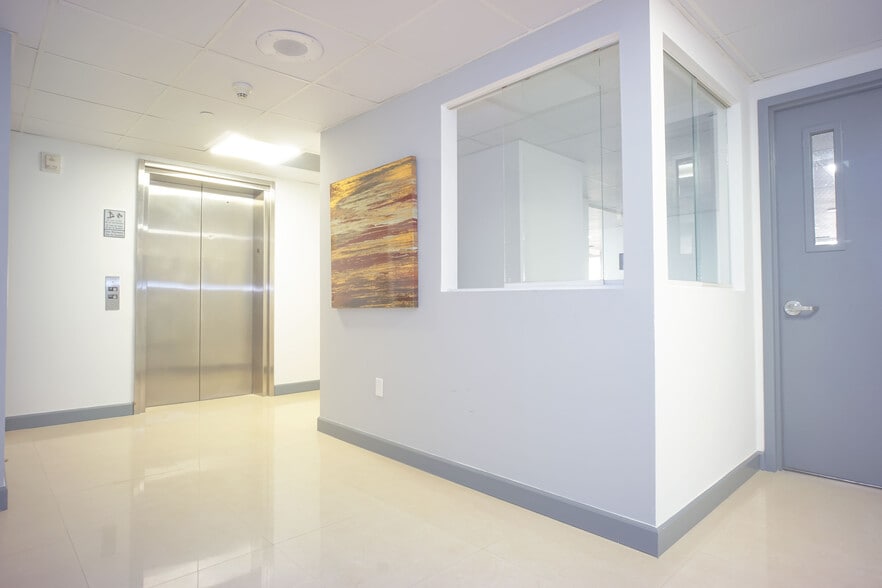 33 SW 2nd Ave, Miami, FL for lease - Interior Photo - Image 2 of 6