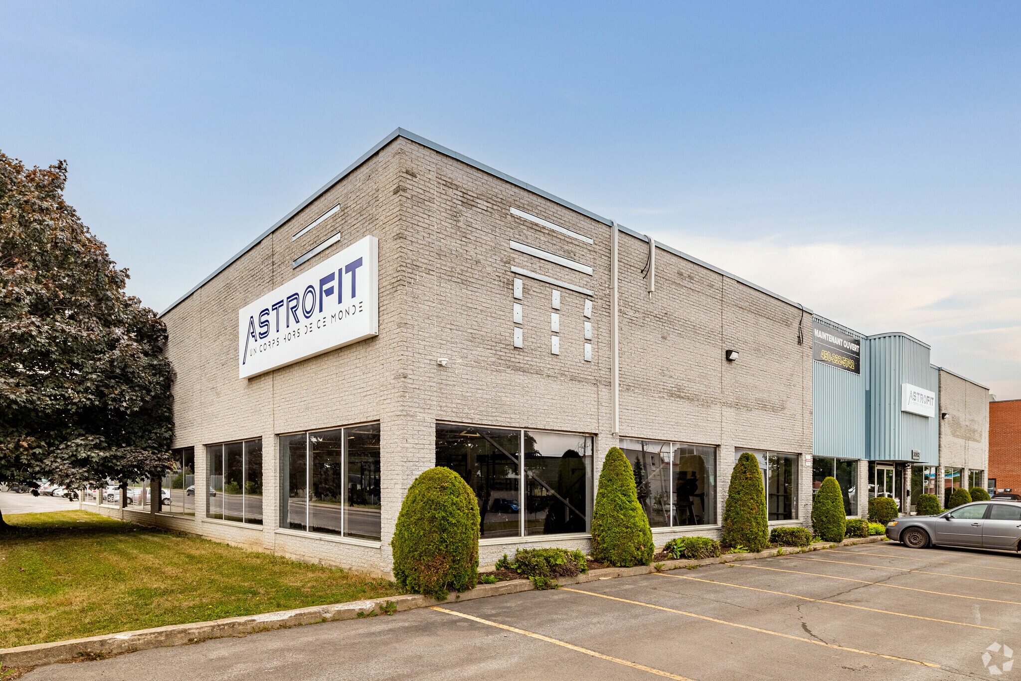 3082 Av Francis-Hughes, Laval, QC à vendre Photo du bâtiment- Image 1 de 1