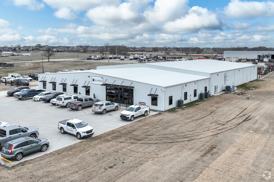 Brokern Arrow Industrial portefeuille de 3 propriétés à vendre sur LoopNet.ca - Photo principale - Image 3 de 3