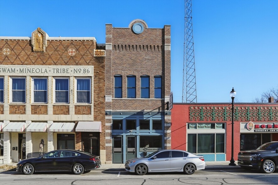 164 E Jefferson St, Franklin, IN à vendre - Photo du bâtiment - Image 2 de 39