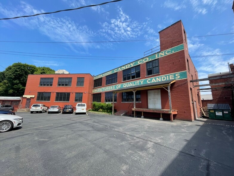 3208 Main St, Buffalo, NY à vendre - Photo du bâtiment - Image 3 de 7