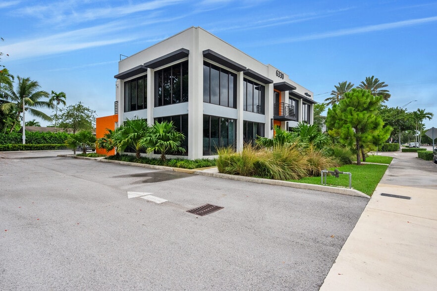 6330 Sunset Dr, South Miami, FL for lease - Building Photo - Image 2 of 40