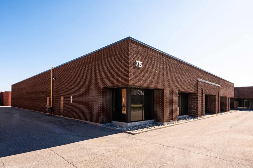 75 Haist Ave, Vaughan, ON à louer - Photo du bâtiment - Image 3 de 6