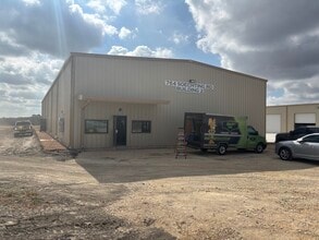 764 Soechting Rd, New Braunfels, TX à louer Photo intérieure- Image 2 de 3