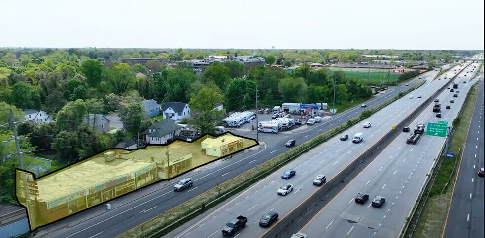 Sunrise Highway Portfolio portefeuille de 3 propriétés à vendre sur LoopNet.ca - Photo du bâtiment - Image 2 de 9