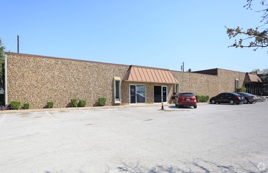 10836 Grissom Ln, Dallas, TX for lease - Primary Photo - Image 1 of 14