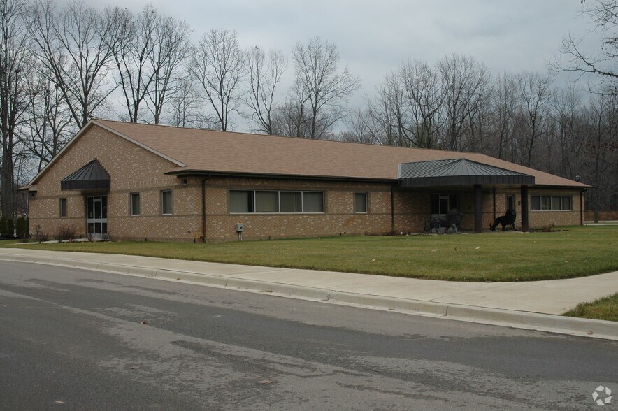 5710 Bella Rose Blvd, Village of Clarkston, MI à louer - Photo du bâtiment - Image 2 de 5