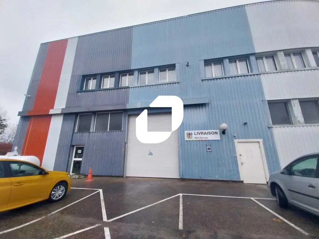 Office in Bourgoin-Jallieu for lease Building Photo- Image 1 of 17