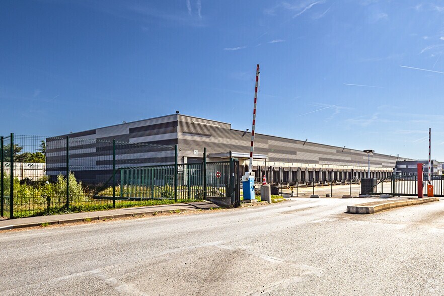 16 Route De Stains, Bonneuil-sur-Marne à louer - Photo du bâtiment - Image 1 de 9