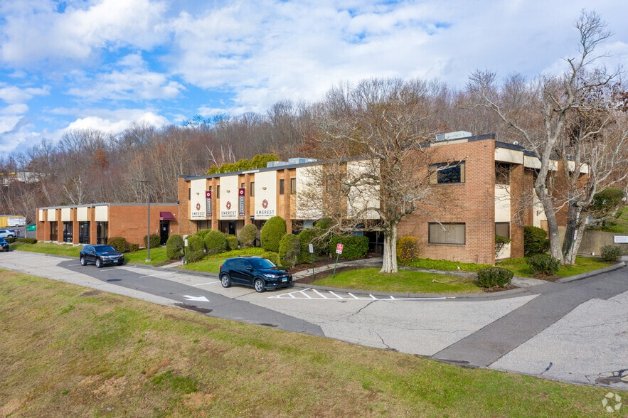 92 Brookside Rd, Waterbury, CT for lease - Primary Photo - Image 2 of 26