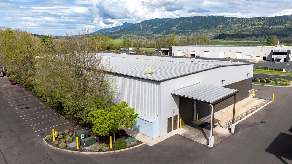 91370 N Coburg Industrial Way, Coburg, OR for lease - Building Photo - Image 2 of 9