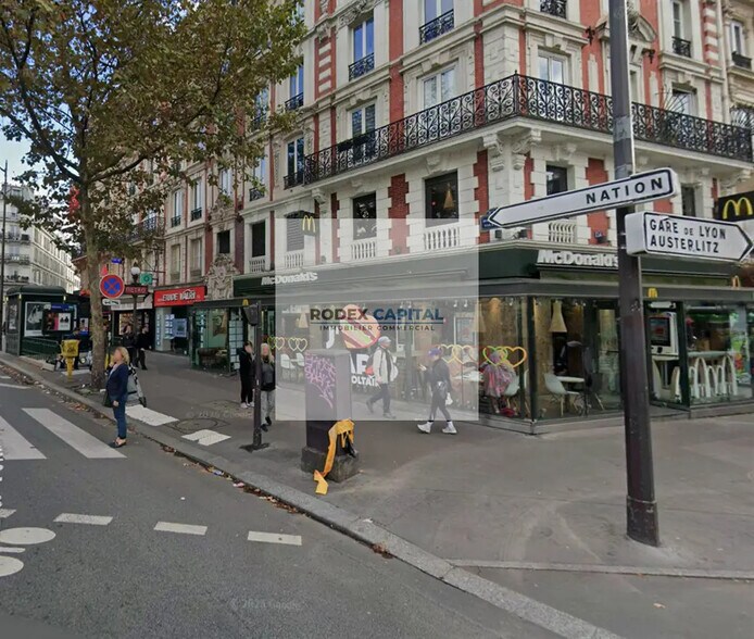 Retail in Paris for lease - Building Photo - Image 1 of 2