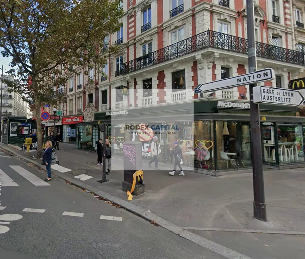 Retail in Paris for lease Building Photo- Image 1 of 3