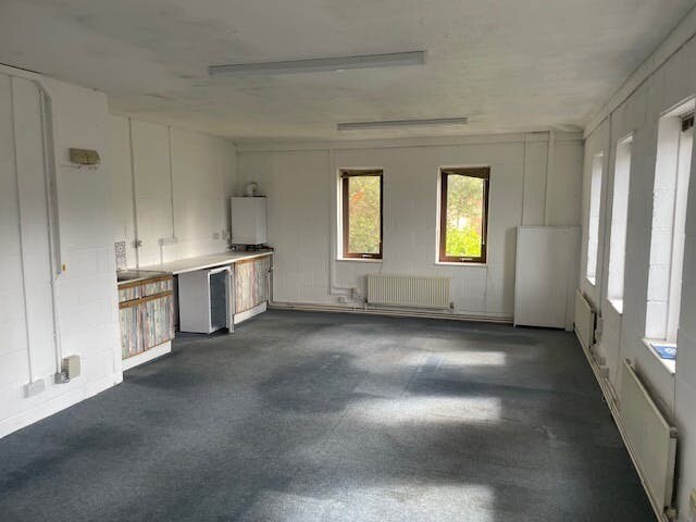 Horndean Rd, Bracknell à louer - Photo du bâtiment - Image 2 de 6