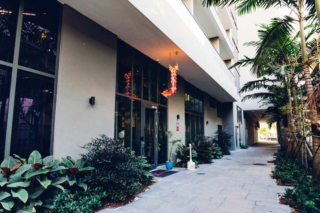 230 NE 4th St, Miami, FL à louer Photo du bâtiment- Image 1 de 4