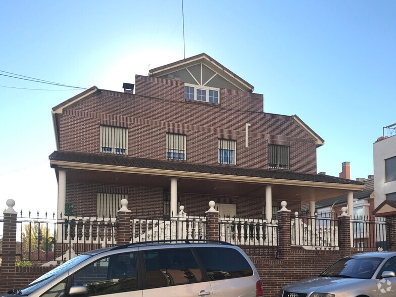 Calle de Puentecillo, 20, Madrid, Madrid for lease - Primary Photo - Image 1 of 2