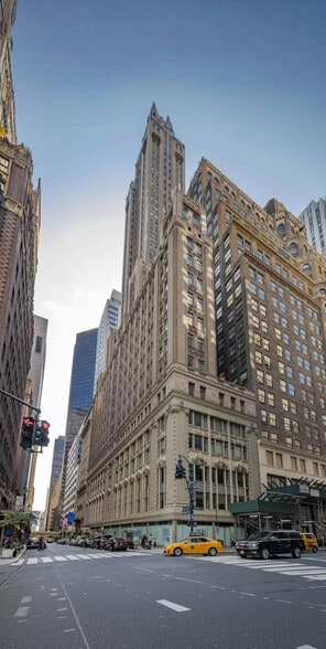 295 Madison Ave, New York, NY for sale - Building Photo - Image 2 of 4