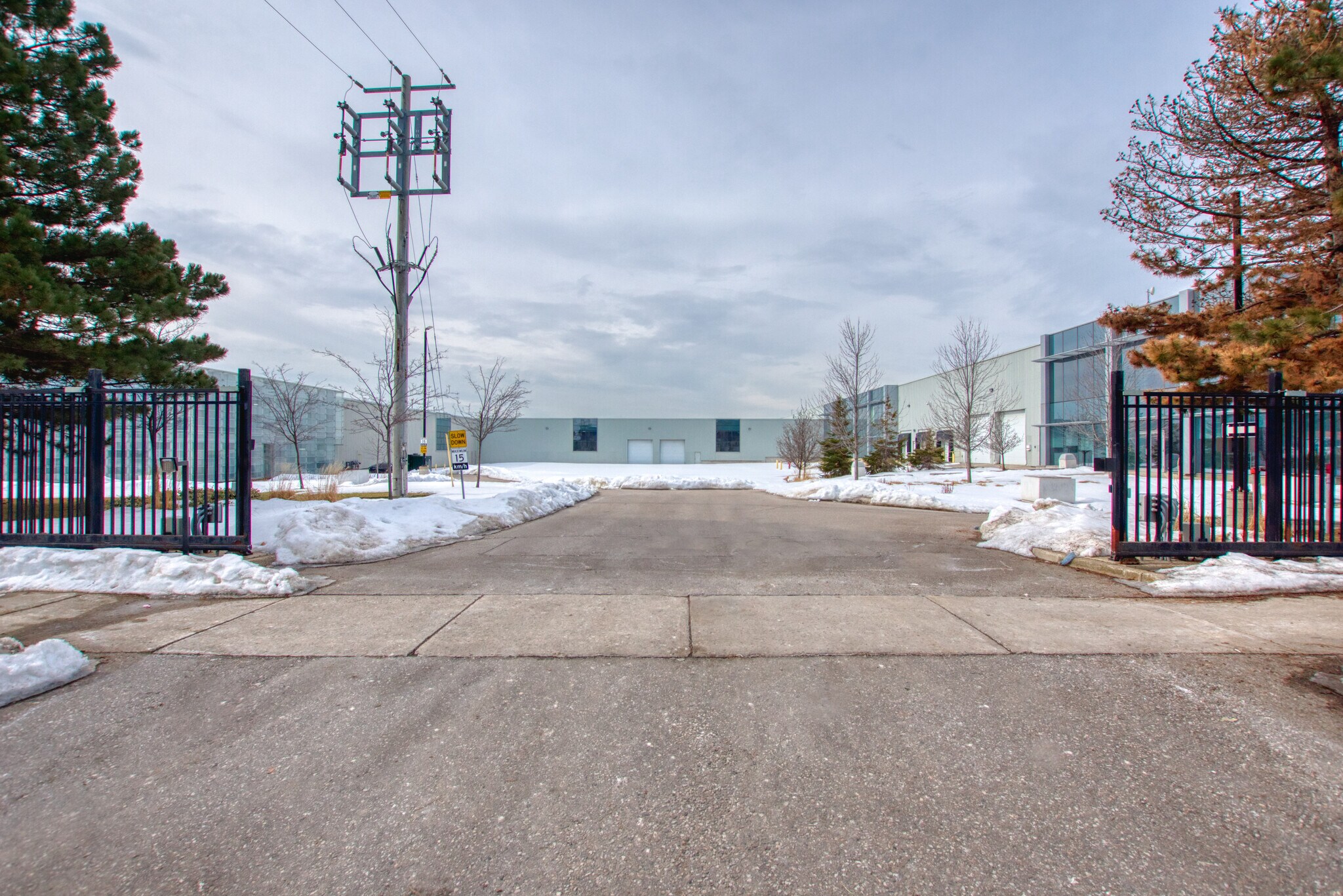 80 Van Kirk Dr, Brampton, ON à vendre Photo principale- Image 1 de 7