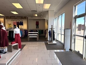 2207 S Mentzer St, Mitchell, SD for lease Interior Photo- Image 2 of 9