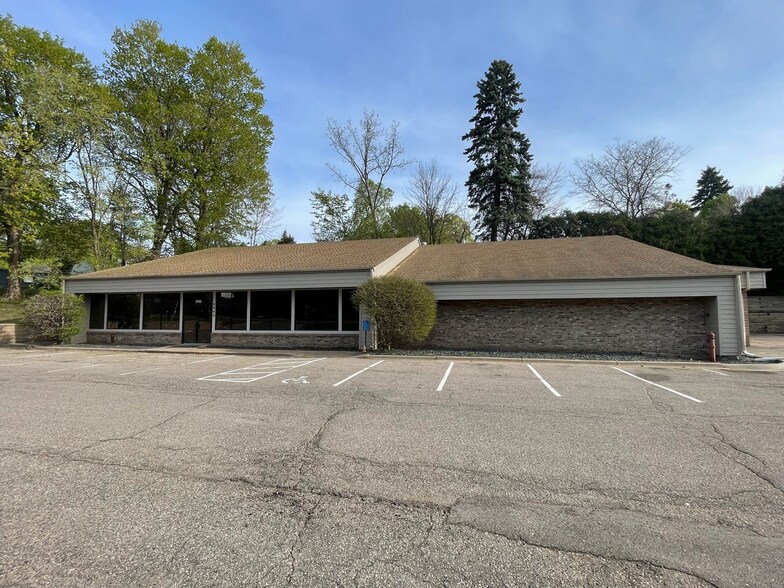 3542 Shoreline Dr, Wayzata, MN à louer - Photo du bâtiment - Image 3 de 14