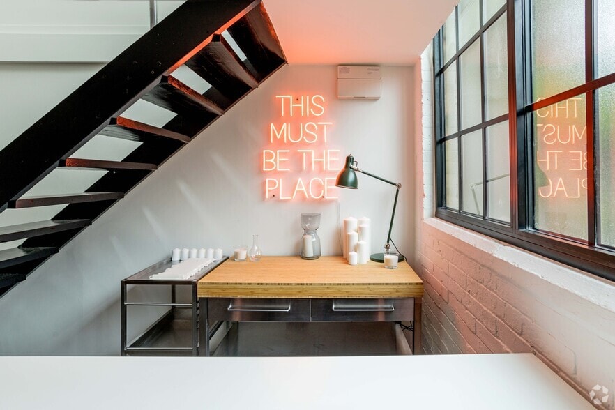 284 Water Rd, Wembley for lease - Interior Photo - Image 2 of 23