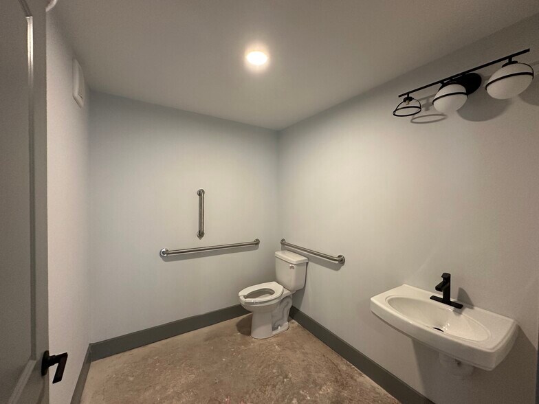 2702 Pelham Rd, Greenville, SC à louer - Photo du bâtiment - Image 2 de 11