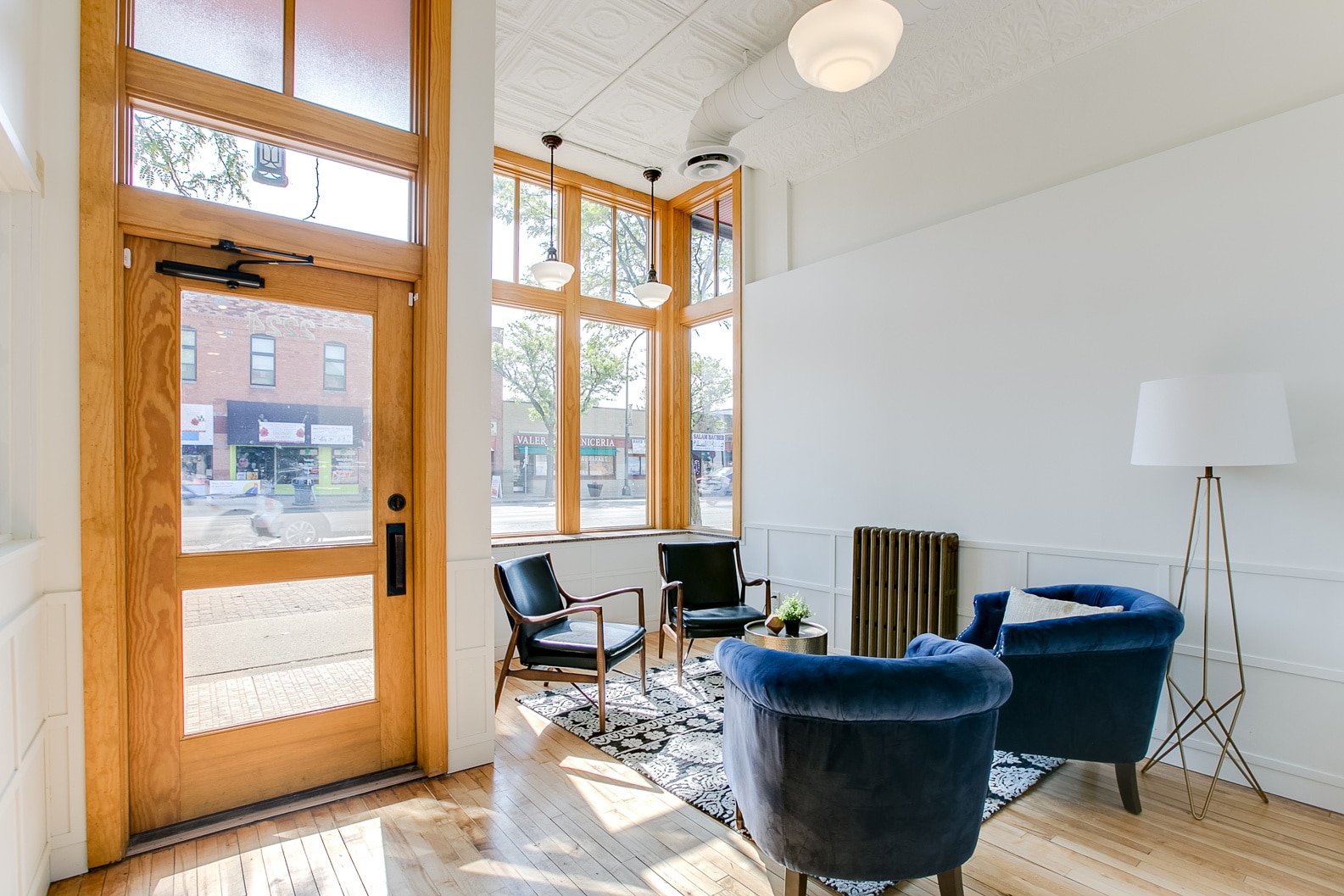 2220-2226 N Central Ave, Saint Anthony, MN à louer Photo intérieure- Image 1 de 7