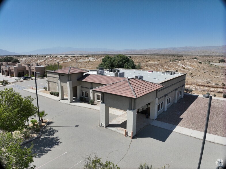 77840 Flora Rd, Palm Desert, CA à vendre - Communauté Matterport - Image 3 de 23