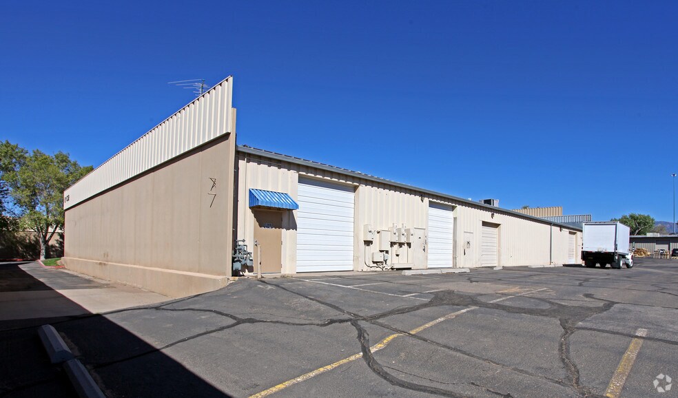 6102 Jefferson St NE, Albuquerque, NM à louer - Photo du bâtiment - Image 2 de 9