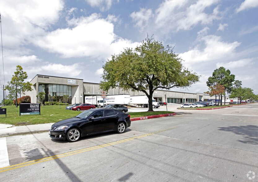 9500-9540 Clay Rd, Houston, TX à louer - Photo du bâtiment - Image 3 de 19