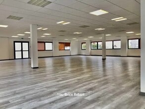 Bureau dans Saint-Priest à louer Photo intérieure- Image 2 de 3