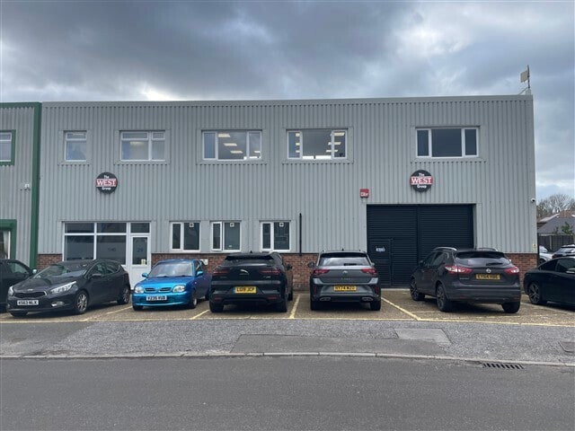 28-29 Aston Rd, Waterlooville for lease - Building Photo - Image 1 of 5