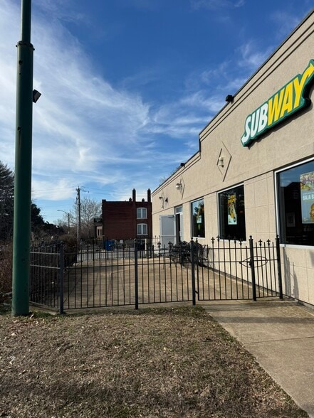 2253 S Grand Blvd, Saint Louis, MO for lease - Building Photo - Image 2 of 26