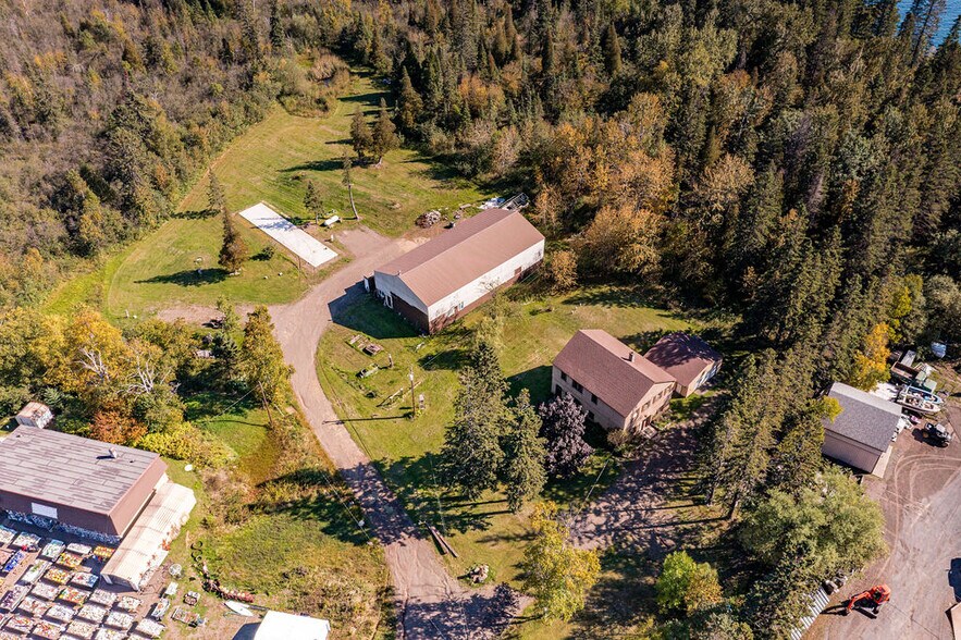 4892 MN-61 N, Beaver Bay, MN à vendre - Photo du bâtiment - Image 3 de 31