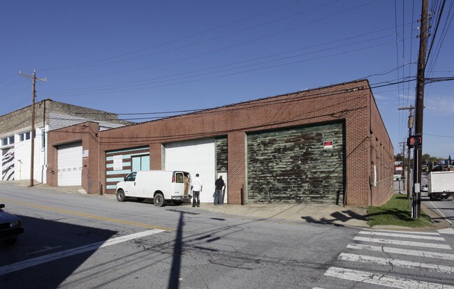 Plus de détails pour 147 1st Ave E, Hendersonville, NC - Commerce de détail à louer