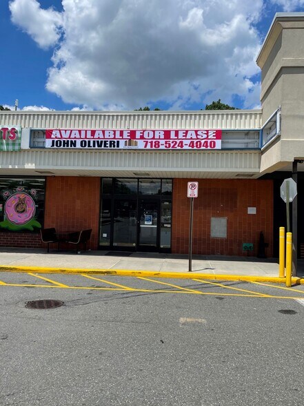 4343-4363 Amboy Rd, Staten Island, NY à louer - Photo du bâtiment - Image 2 de 4