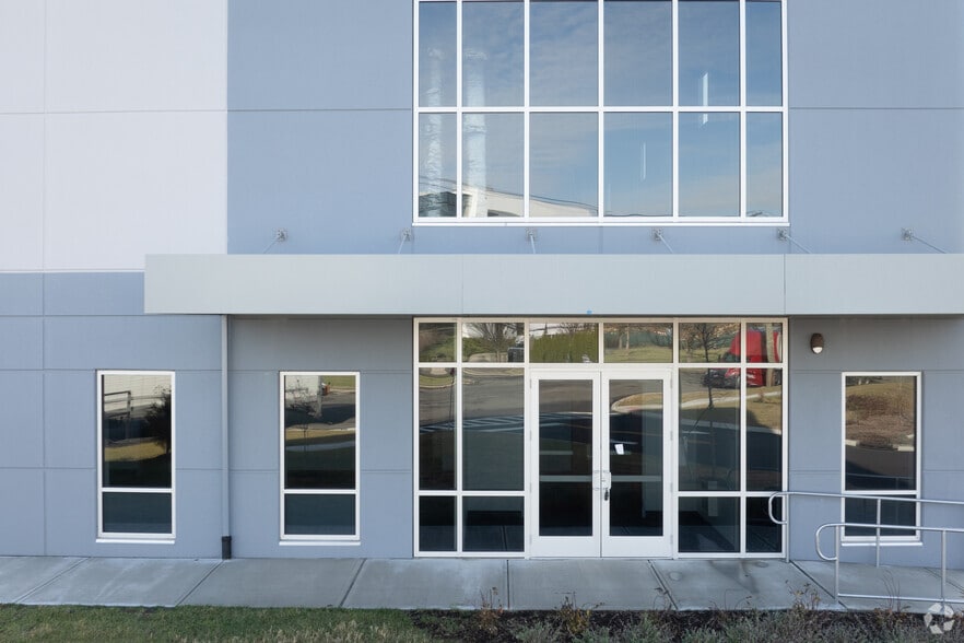 1200 Wall St W, Lyndhurst, NJ for lease - Building Photo - Image 2 of 3