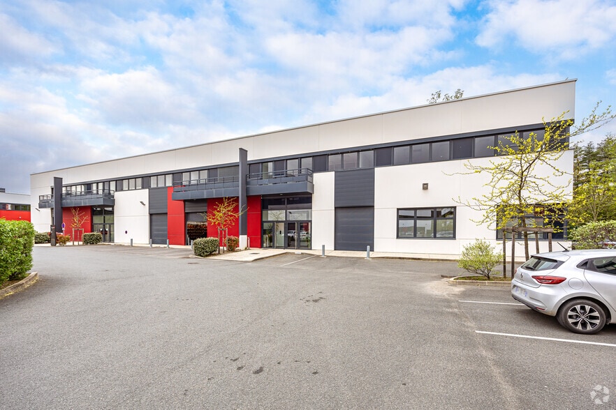 Office in Dardilly for lease - Building Photo - Image 2 of 2