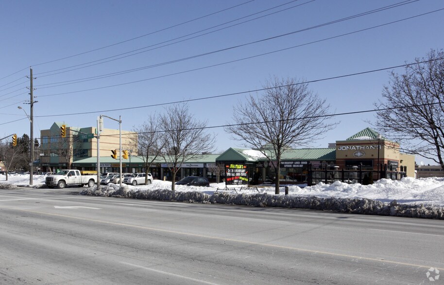 14845 Yonge St, Aurora, ON à vendre - Photo du bâtiment - Image 1 de 1