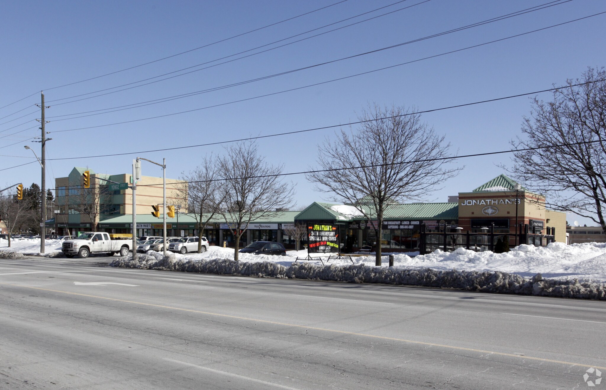 14845 Yonge St, Aurora, ON à vendre Photo du bâtiment- Image 1 de 1