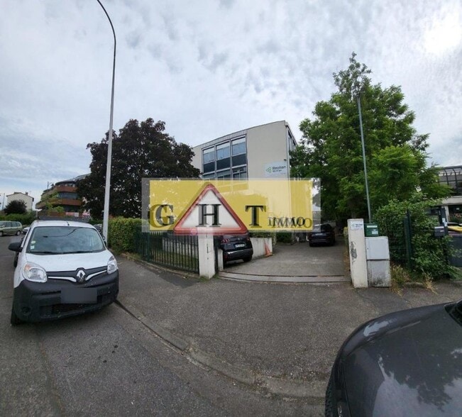 Office in Maisons-Alfort for lease - Building Photo - Image 1 of 8