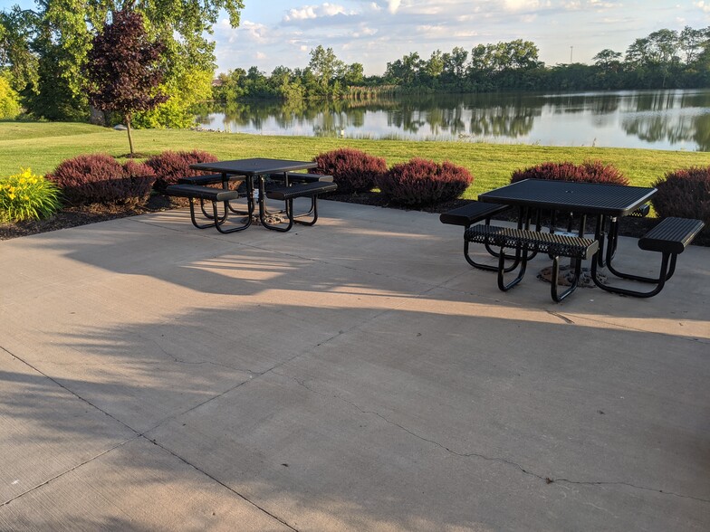 319 Howard Dr, Sandusky, OH for sale - Building Photo - Image 2 of 9