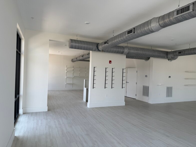 601 W 24th St, Norfolk, VA for lease - Building Photo - Image 3 of 11